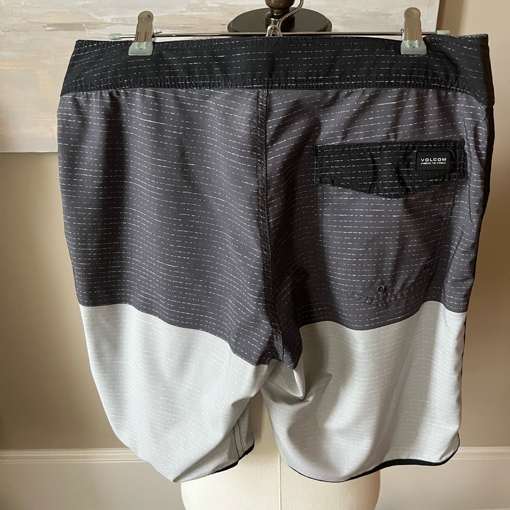 Volcom “Mod-Tech” Gray And Black Board Shorts - image 7